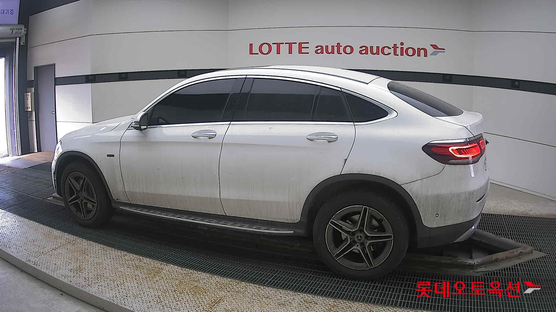 2021 - Mercedes-Benz GLC300