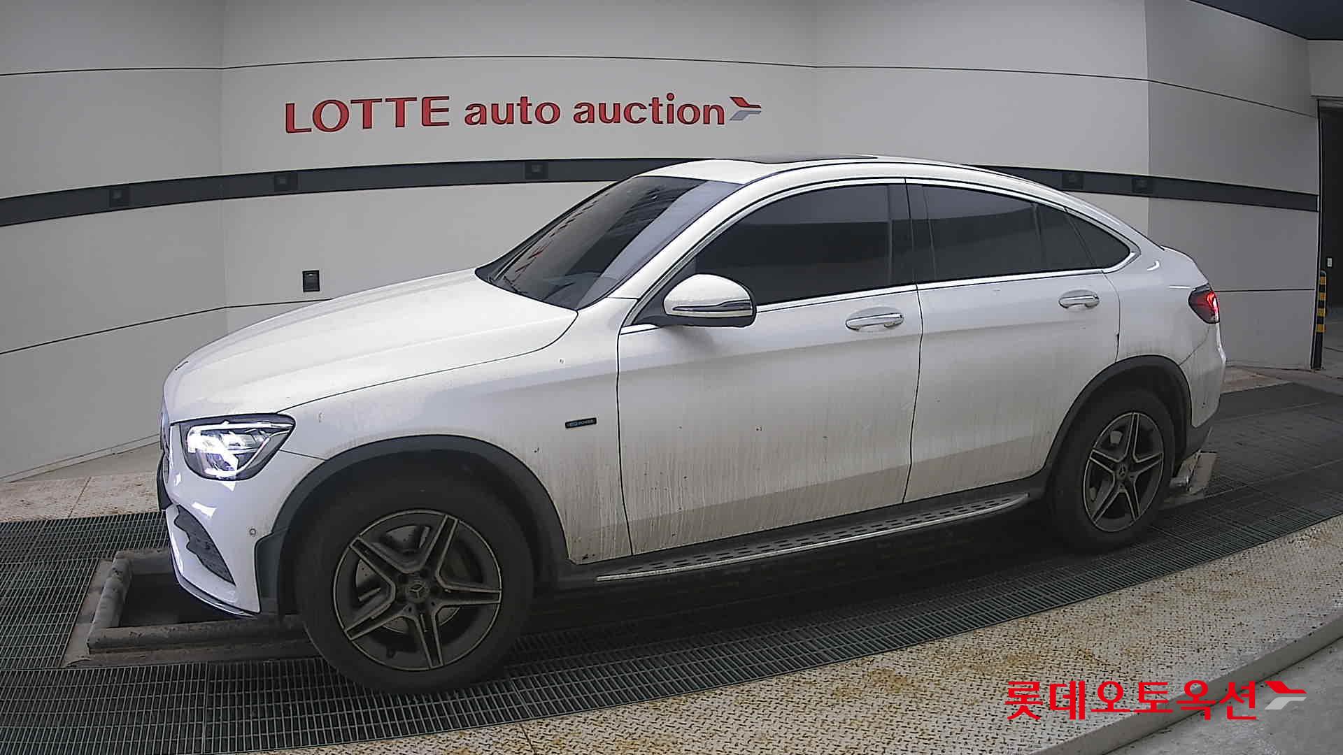 2021 - Mercedes-Benz GLC300