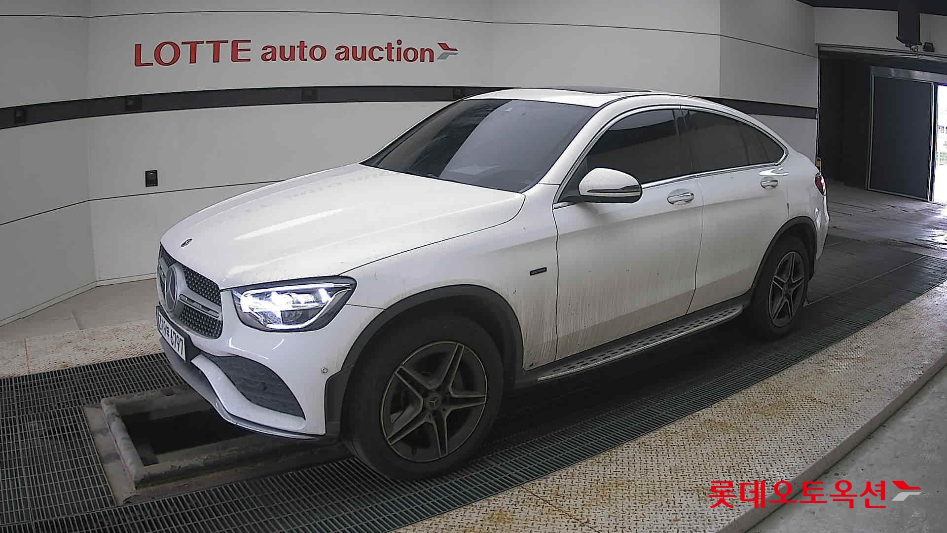 2021 - Mercedes-Benz GLC300