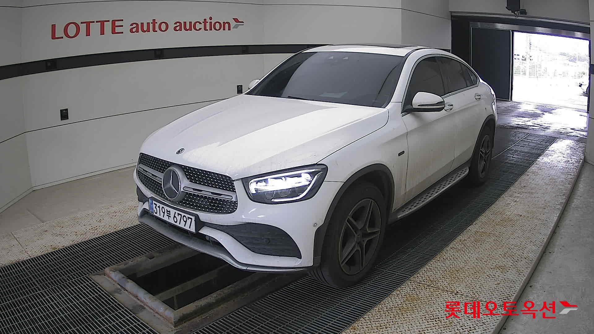 2021 - Mercedes-Benz GLC300