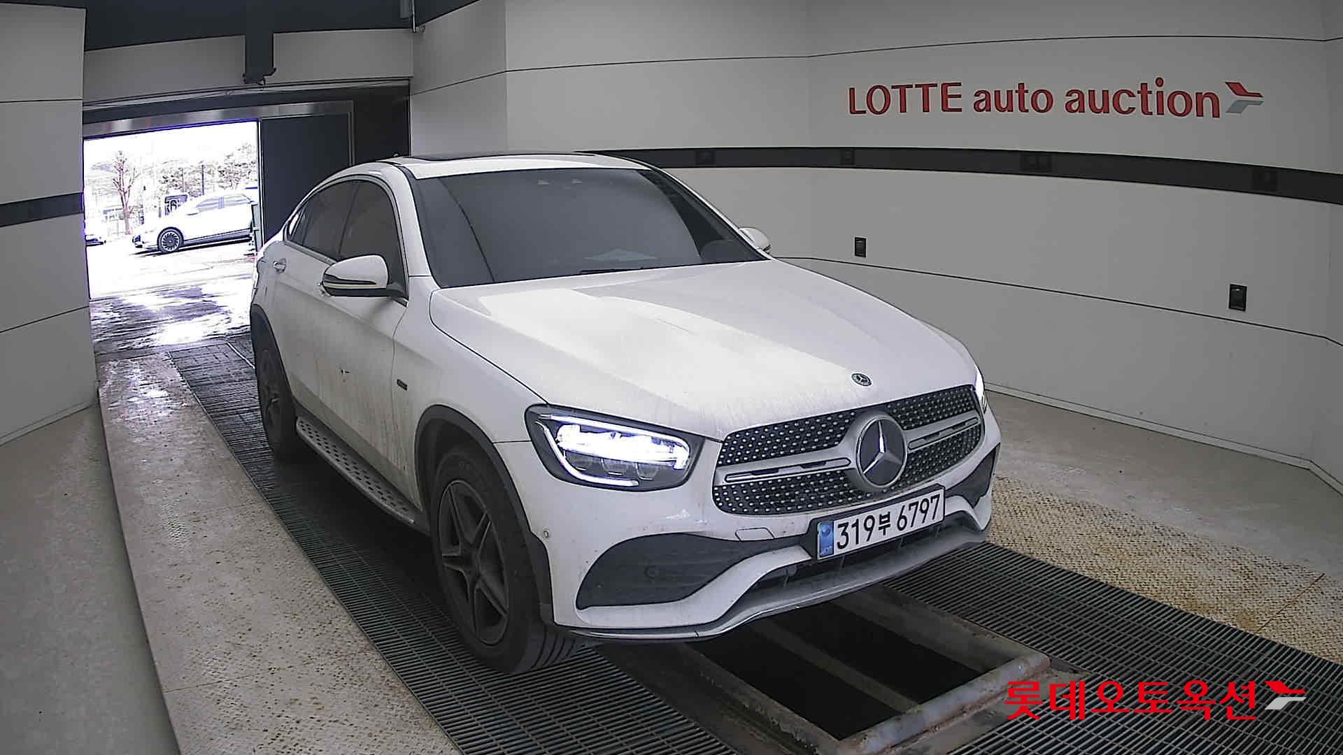 2021 - Mercedes-Benz GLC300