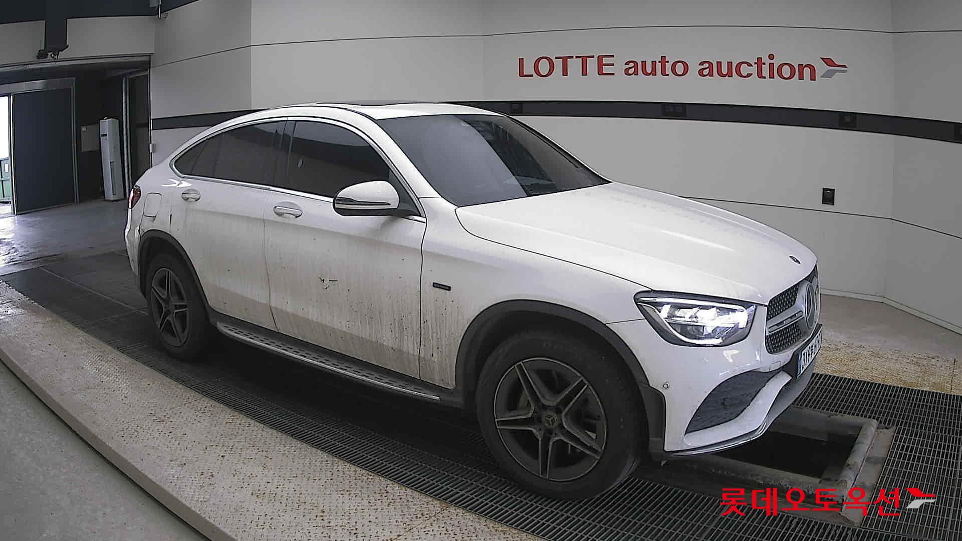 2021 - Mercedes-Benz GLC300