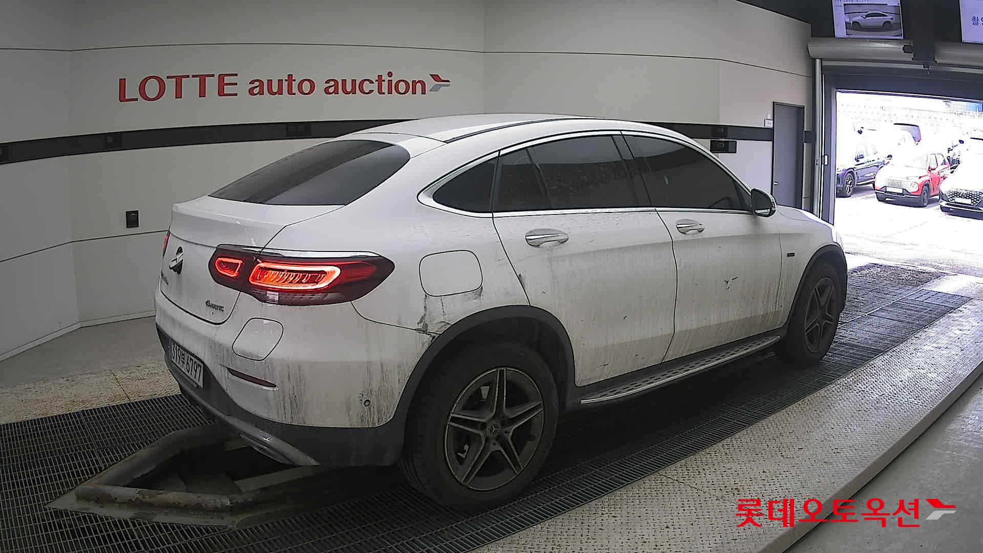 2021 - Mercedes-Benz GLC300