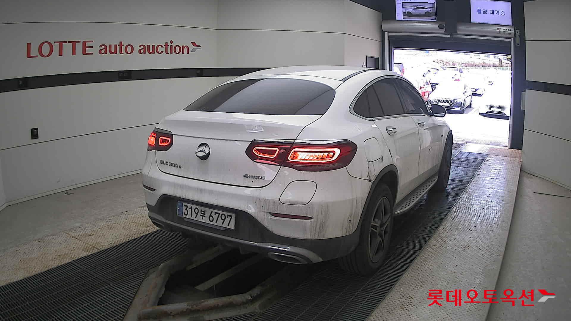 2021 - Mercedes-Benz GLC300