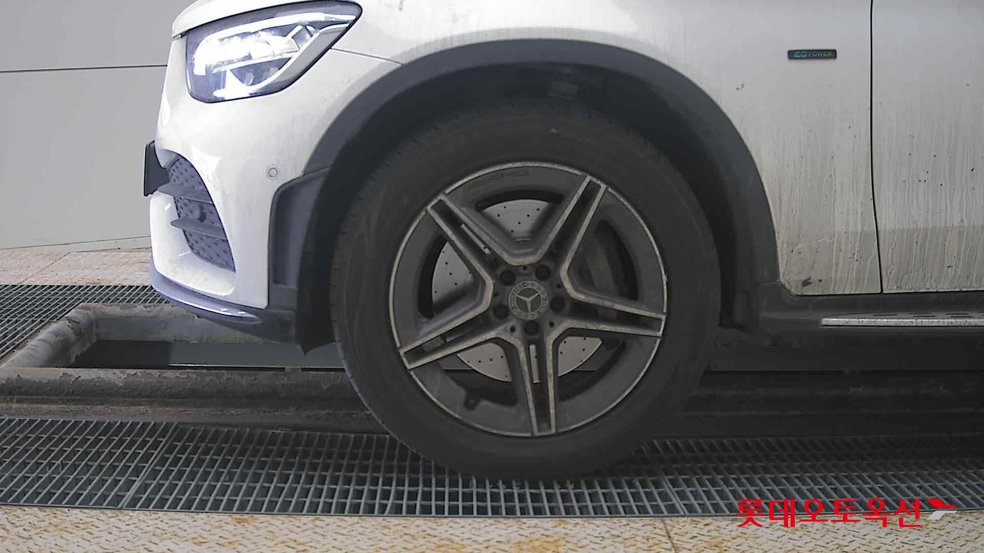 2021 - Mercedes-Benz GLC300