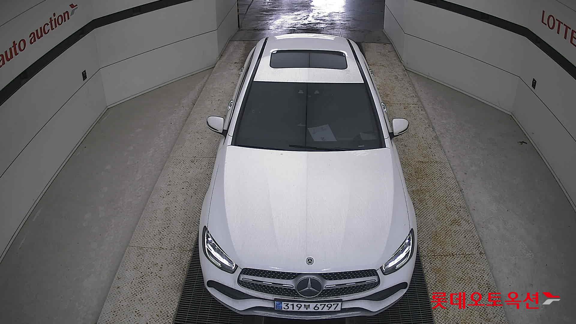 2021 - Mercedes-Benz GLC300