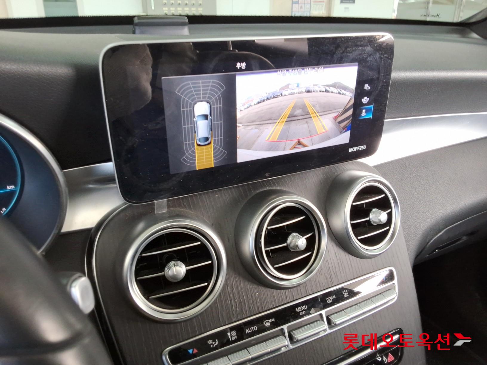 2021 - Mercedes-Benz GLC300