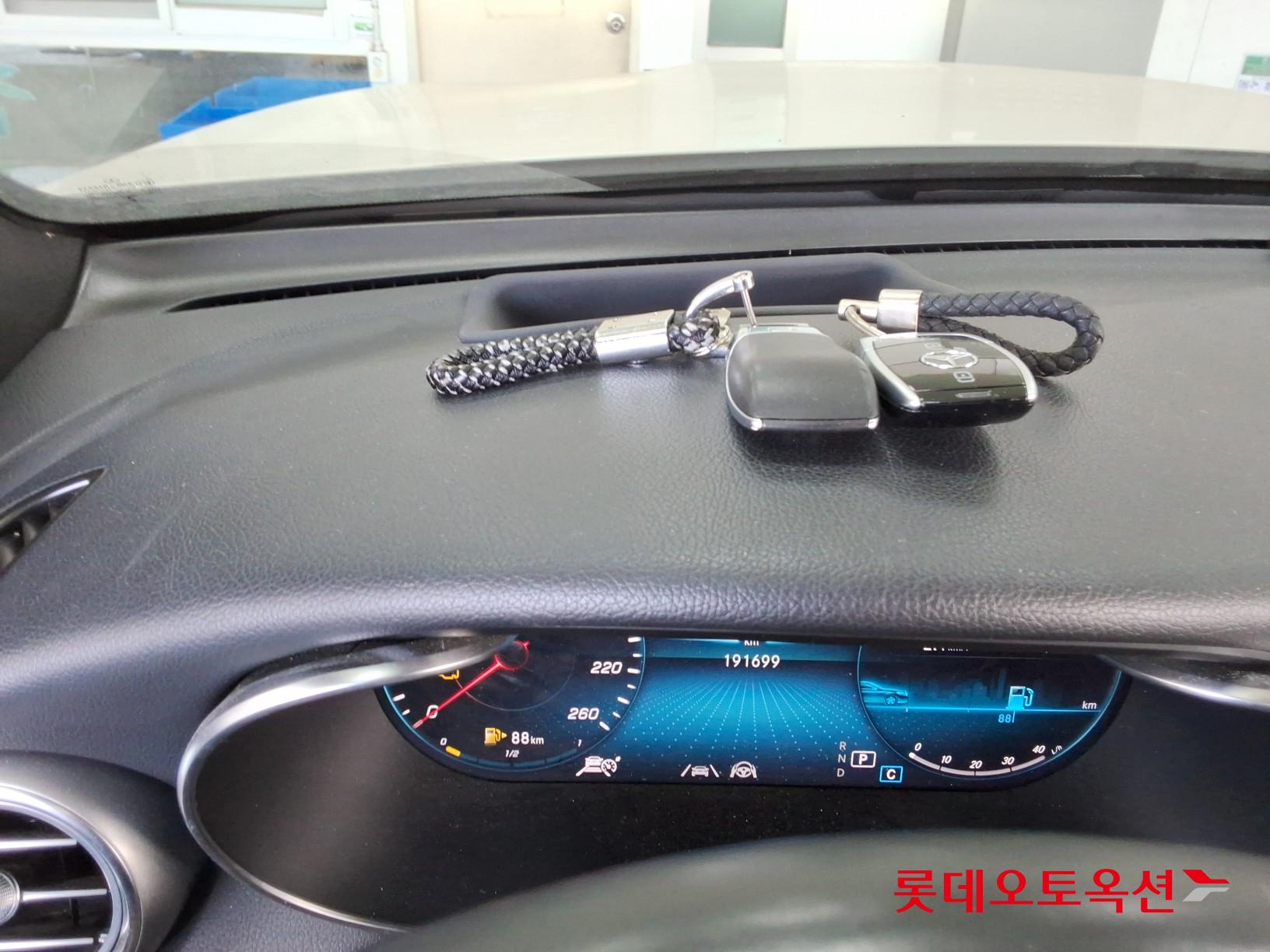 2021 - Mercedes-Benz GLC300