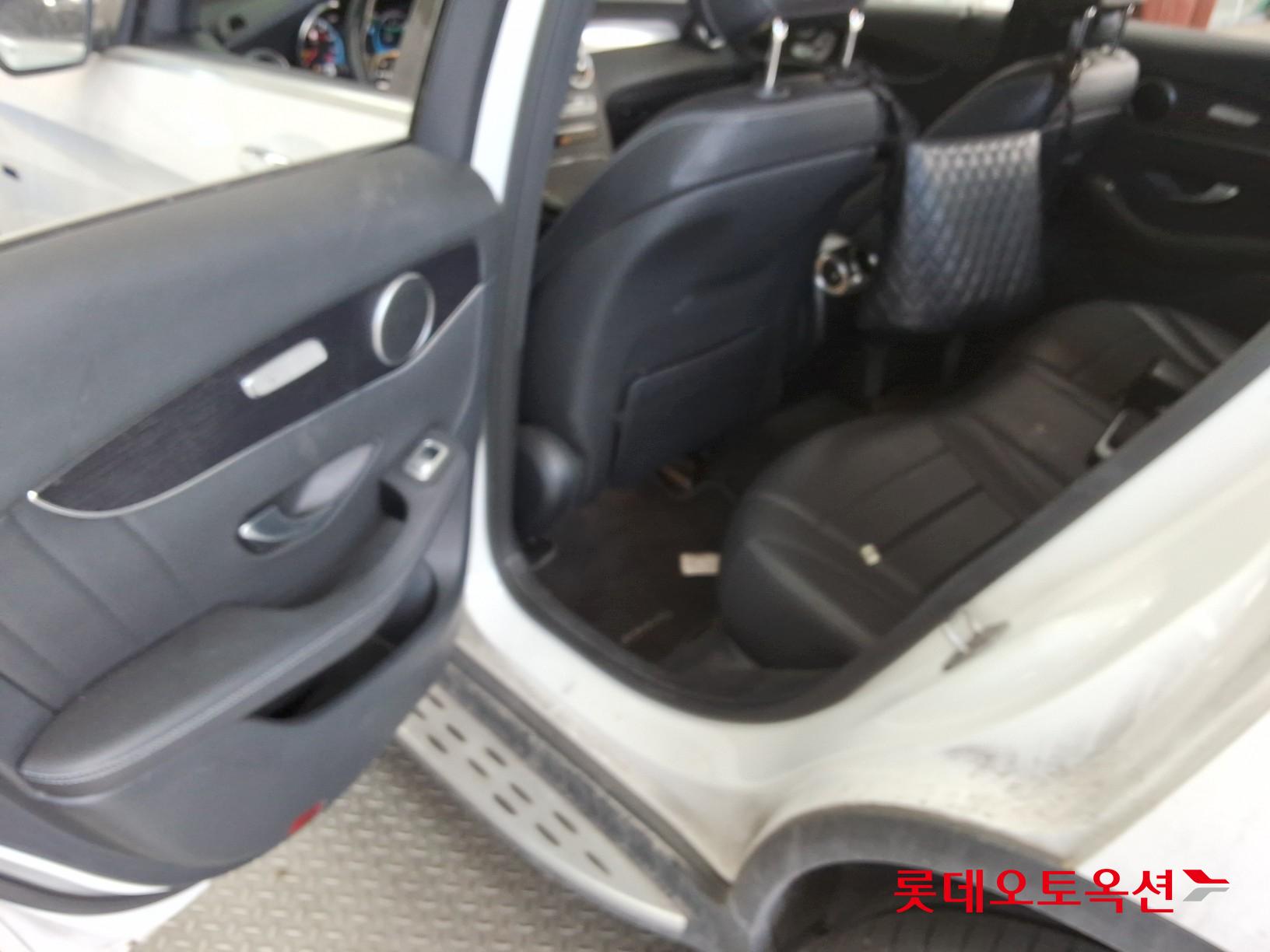 2021 - Mercedes-Benz GLC300