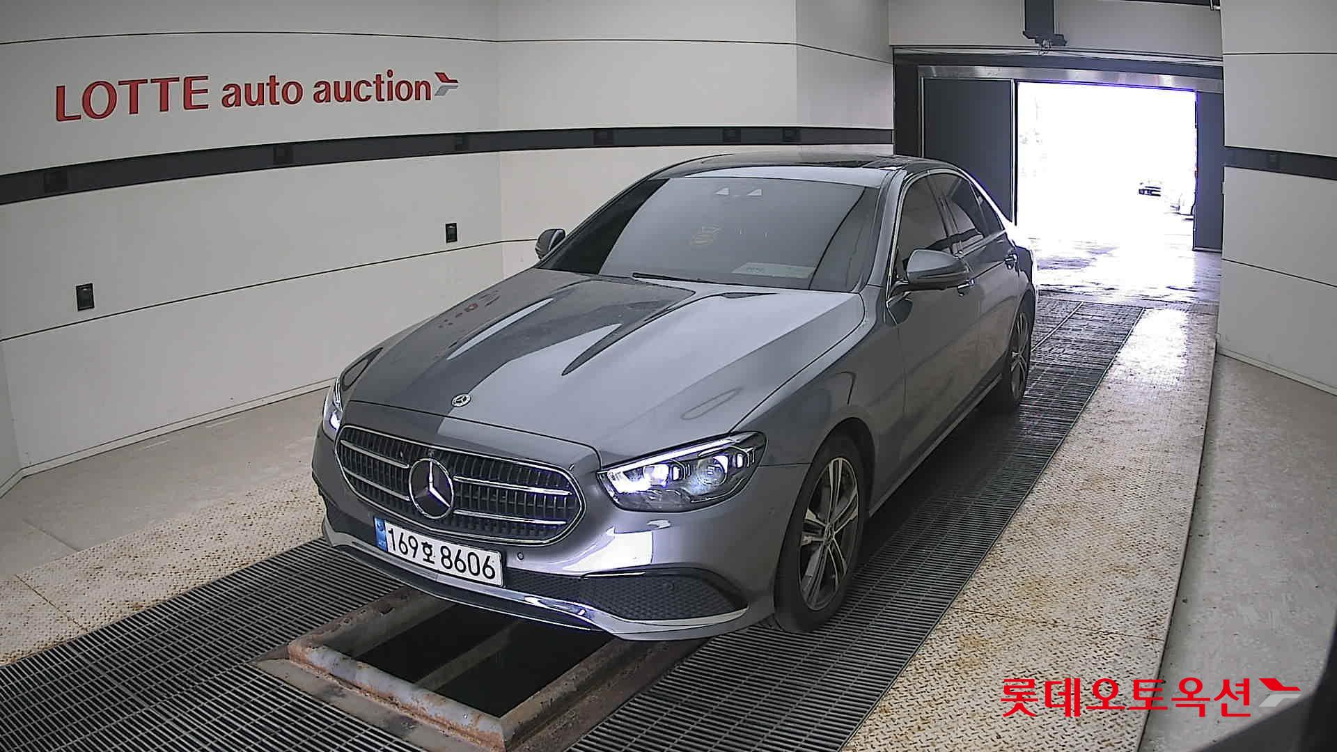 2022 - Mercedes-Benz E350