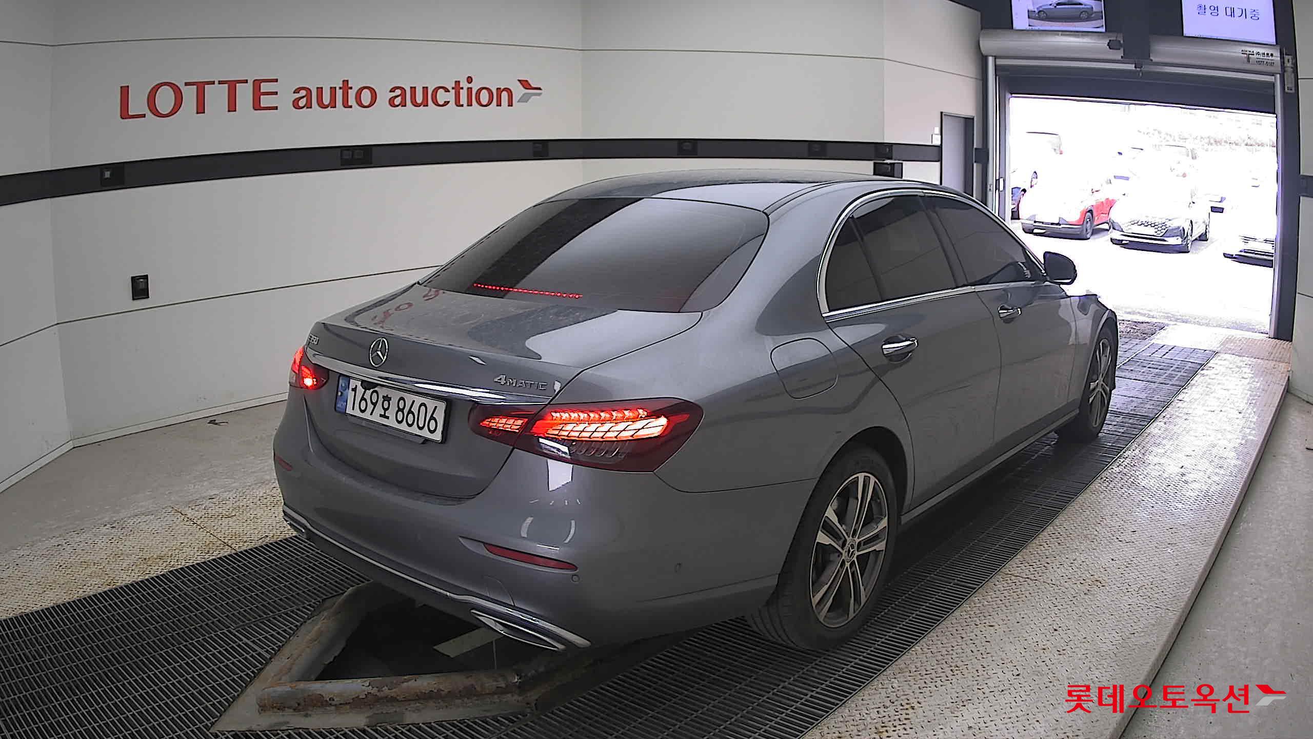 2022 - Mercedes-Benz E350