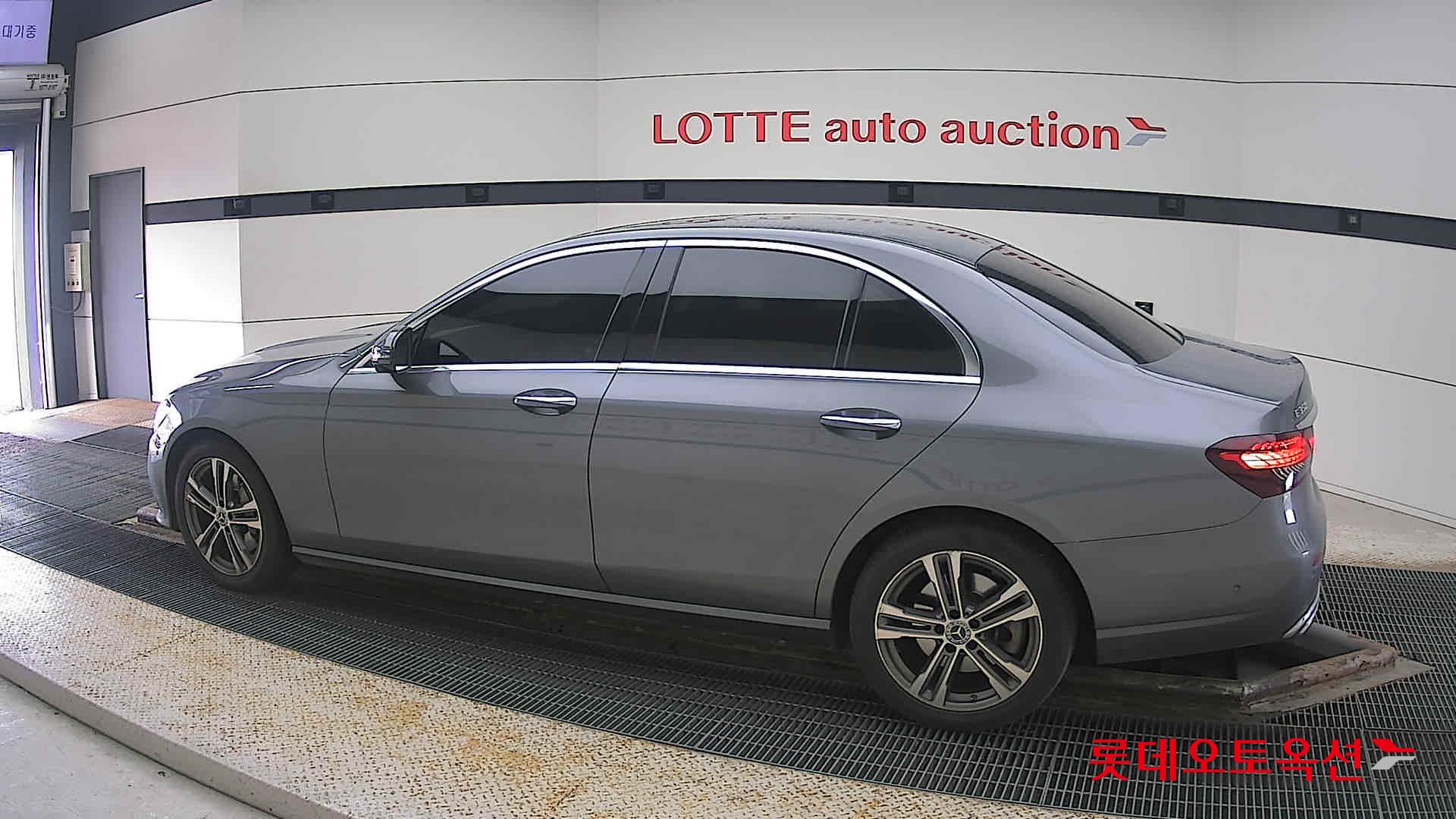 2022 - Mercedes-Benz E350