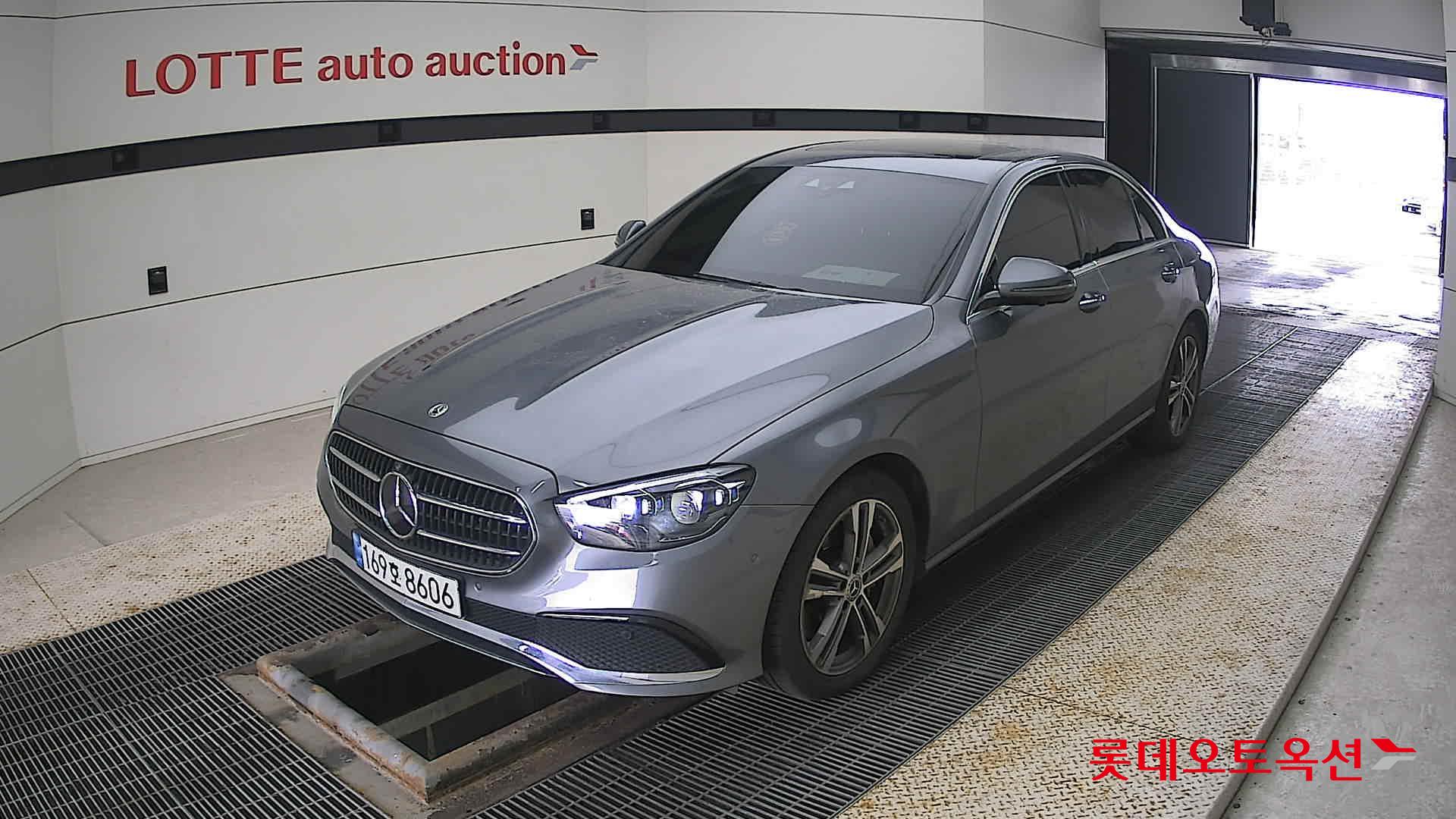 2022 - Mercedes-Benz E350