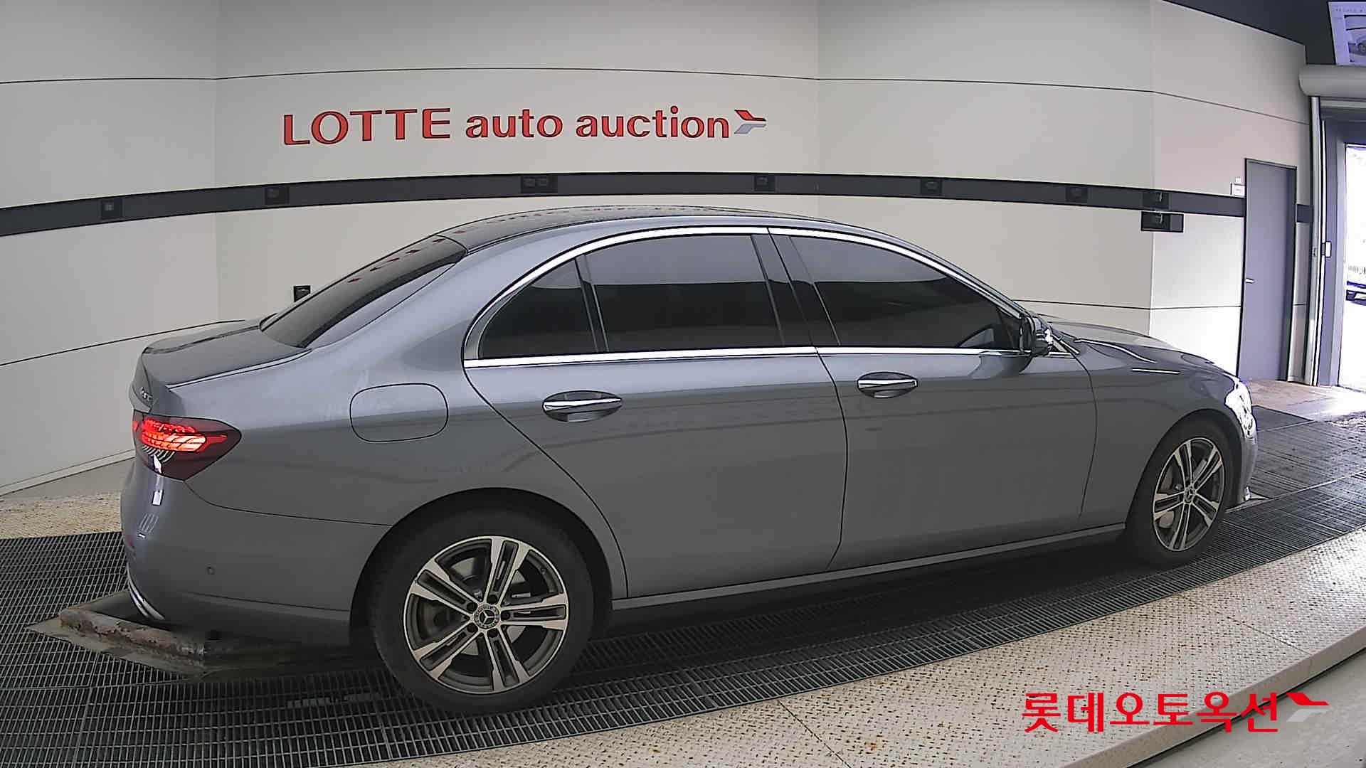 2022 - Mercedes-Benz E350