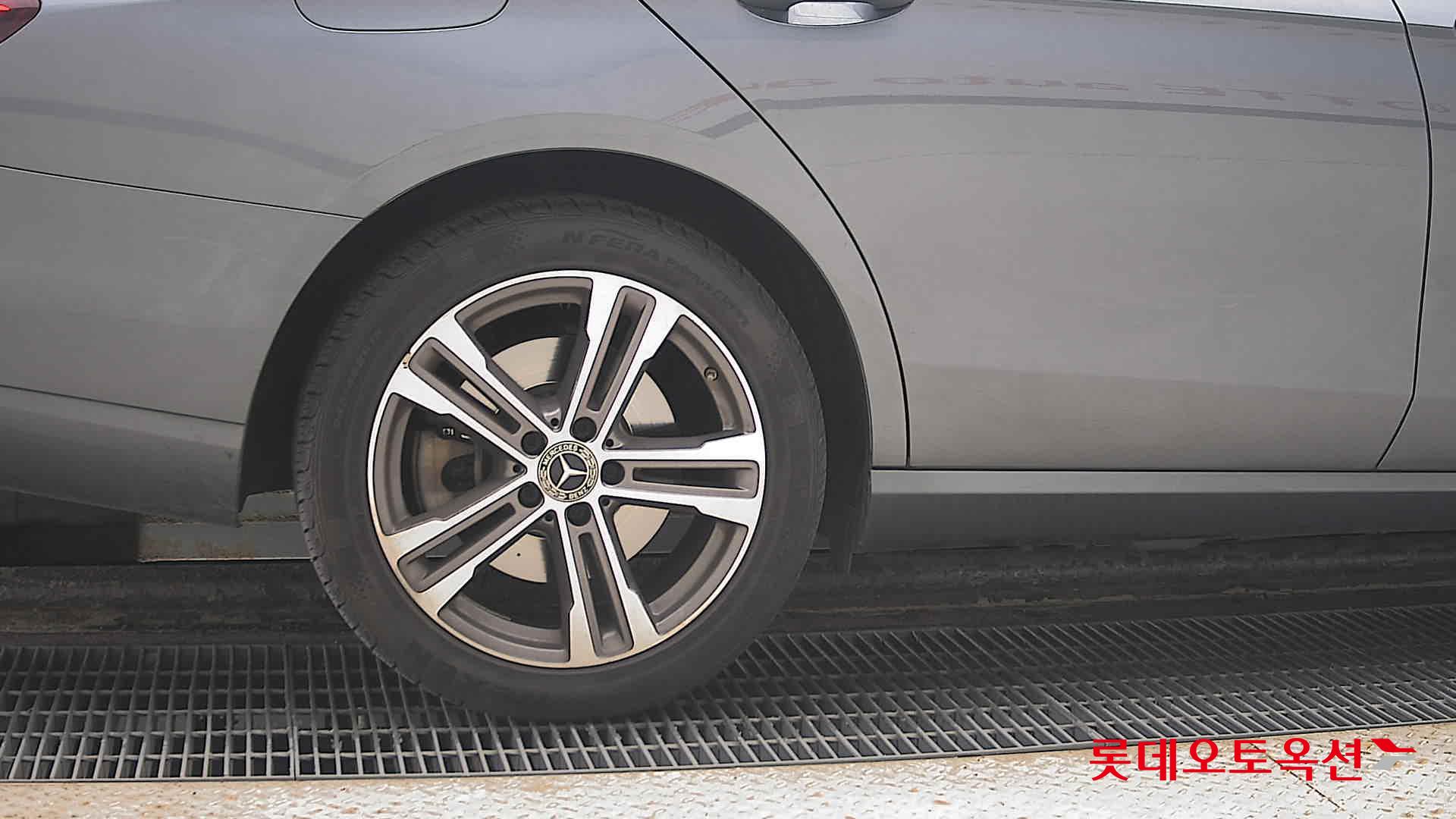 2022 - Mercedes-Benz E350