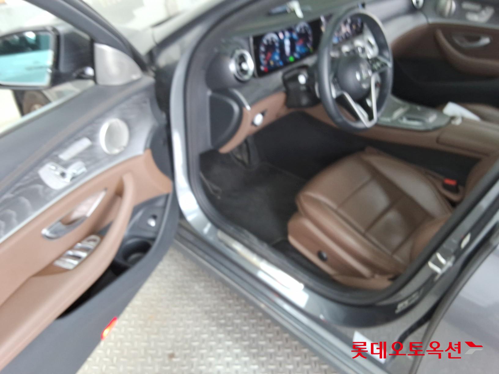 2022 - Mercedes-Benz E350