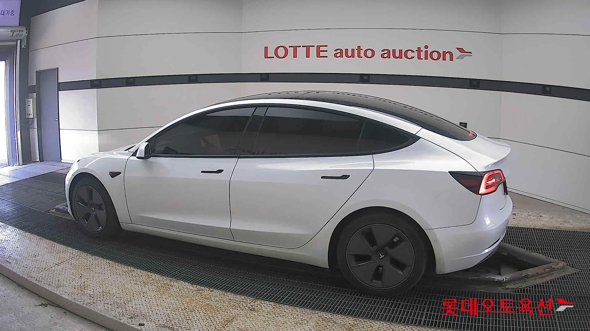 TESLA Model 3 2021 - 이미지 14