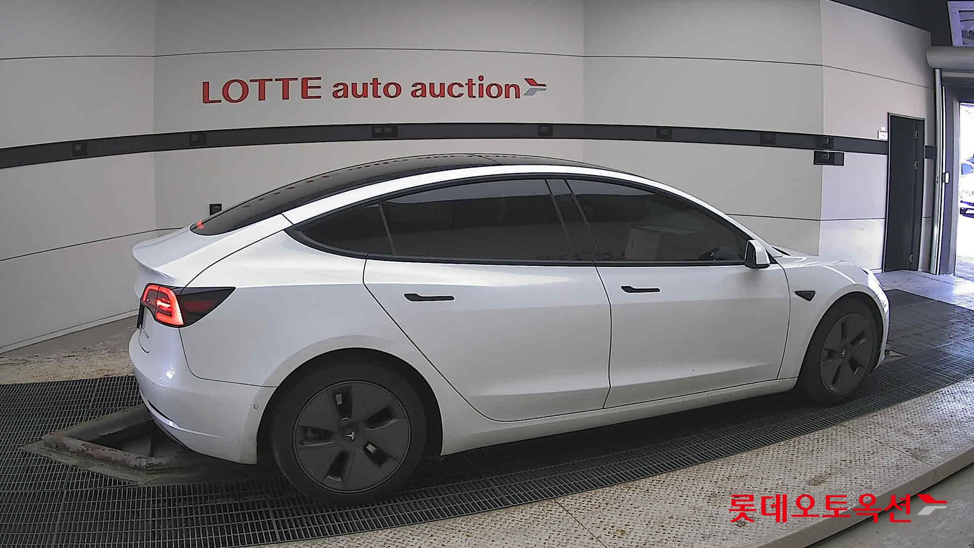 TESLA Model 3 2021 - 이미지 20