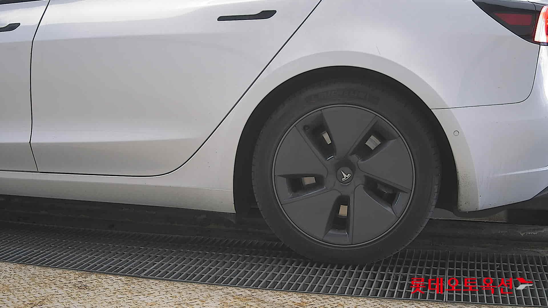 TESLA Model 3 2021 - 이미지 26