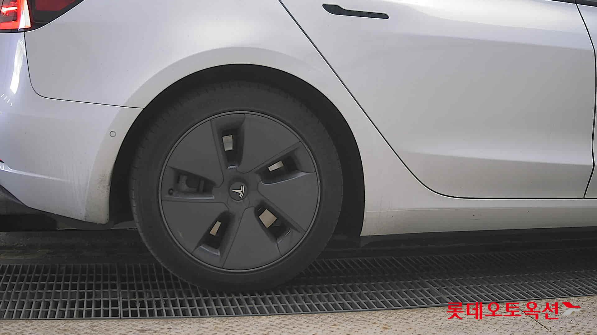 TESLA Model 3 2021 - 이미지 28