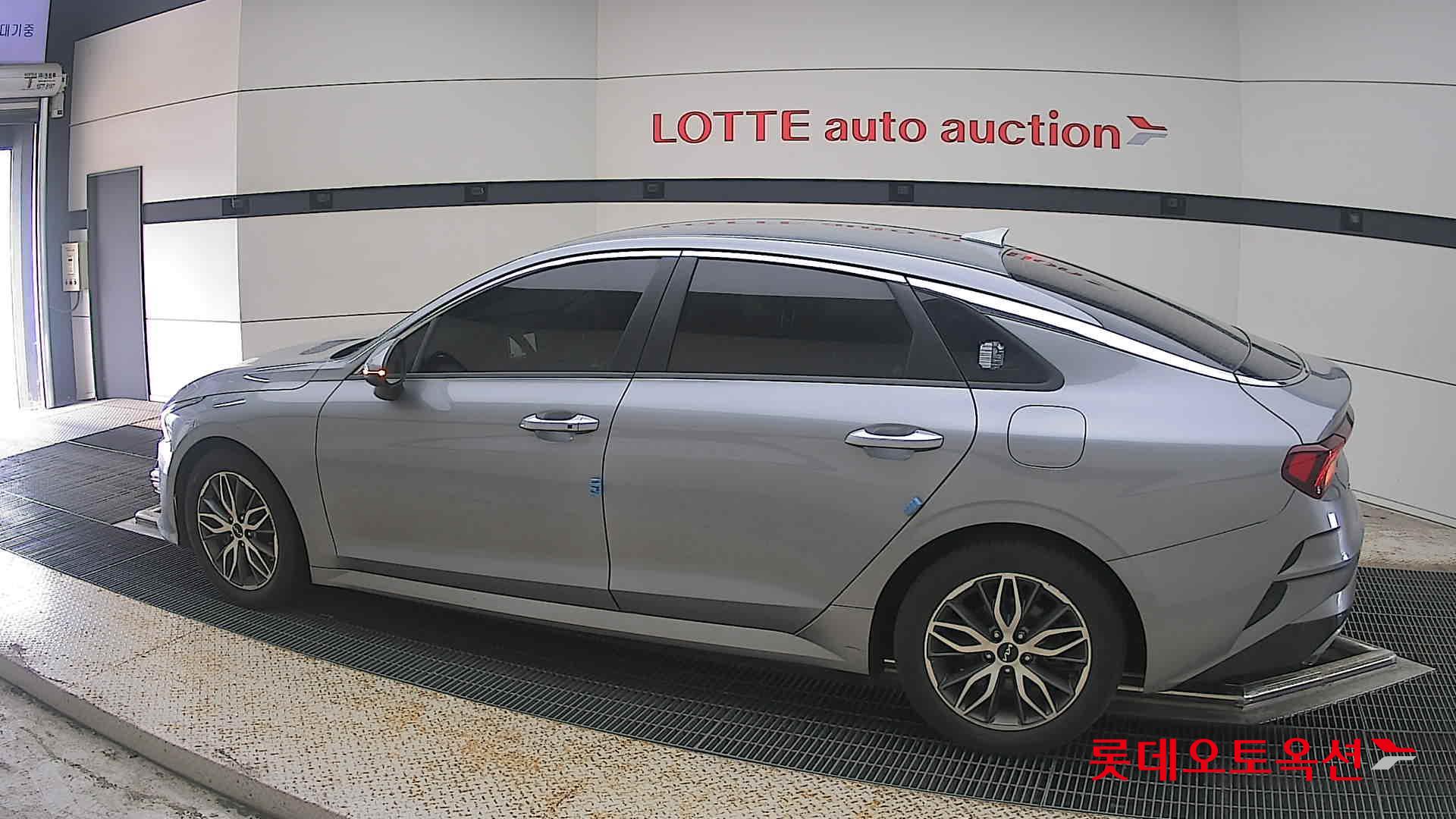 2022 - kia k5
