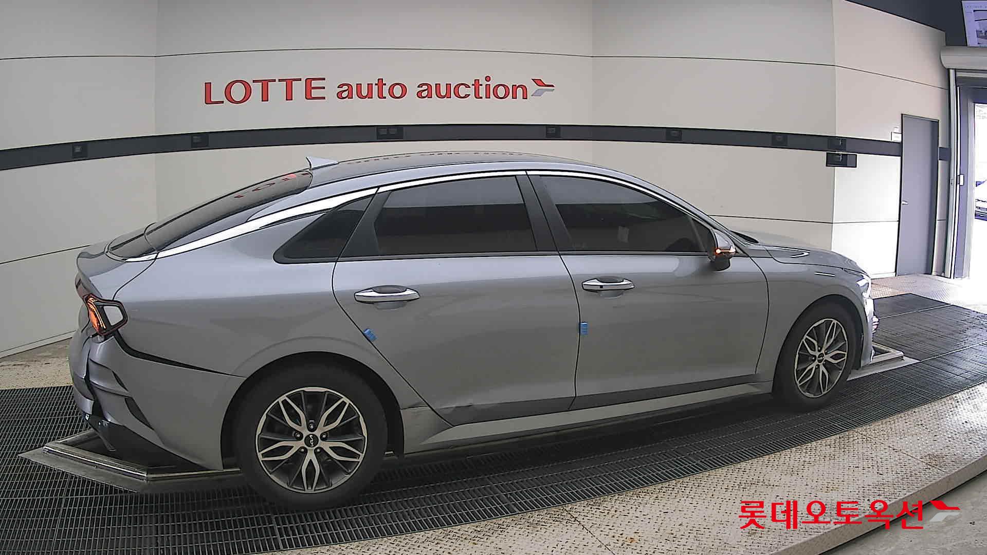 2022 - kia k5