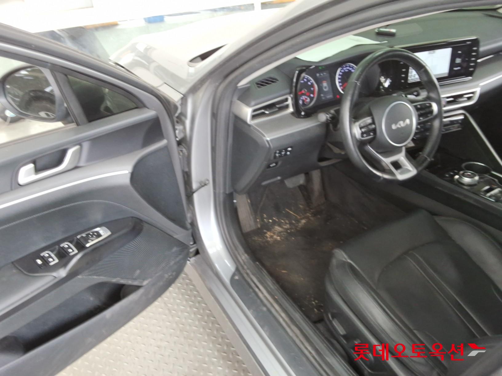 2022 - kia k5