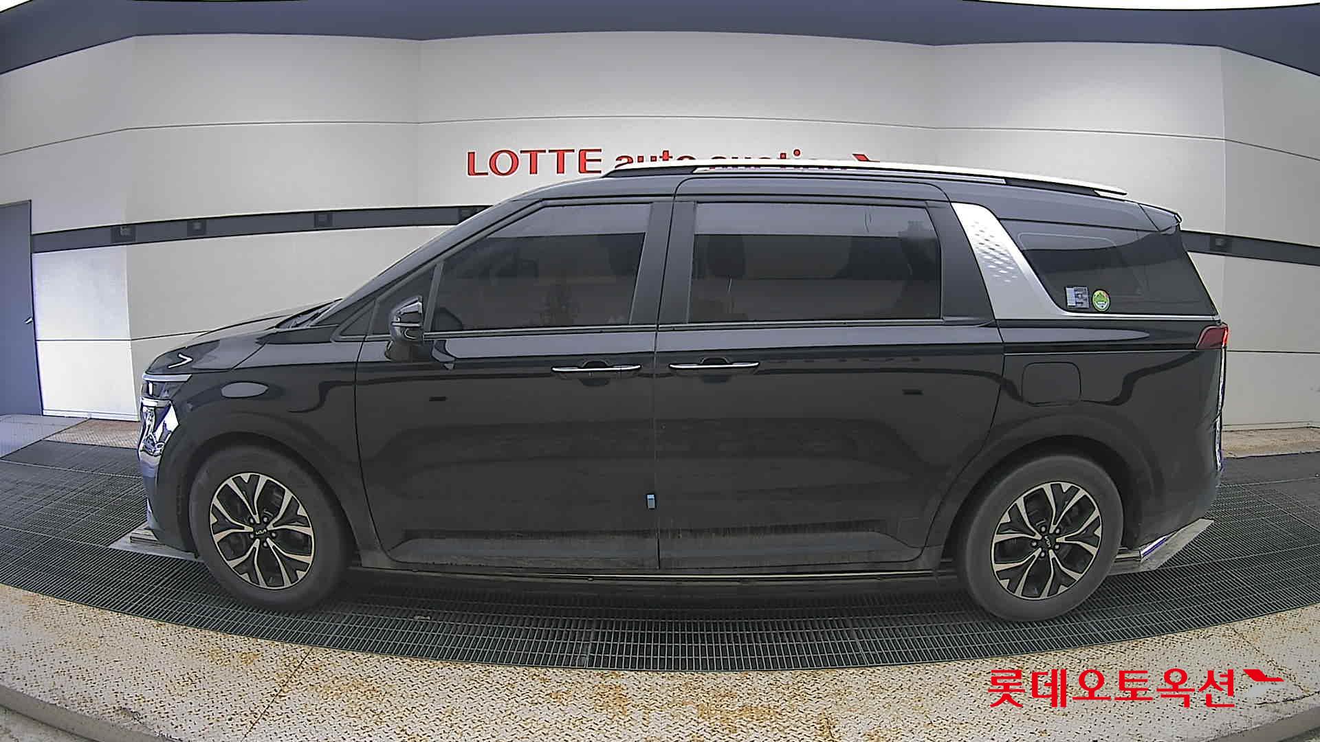2022 - kia carnival