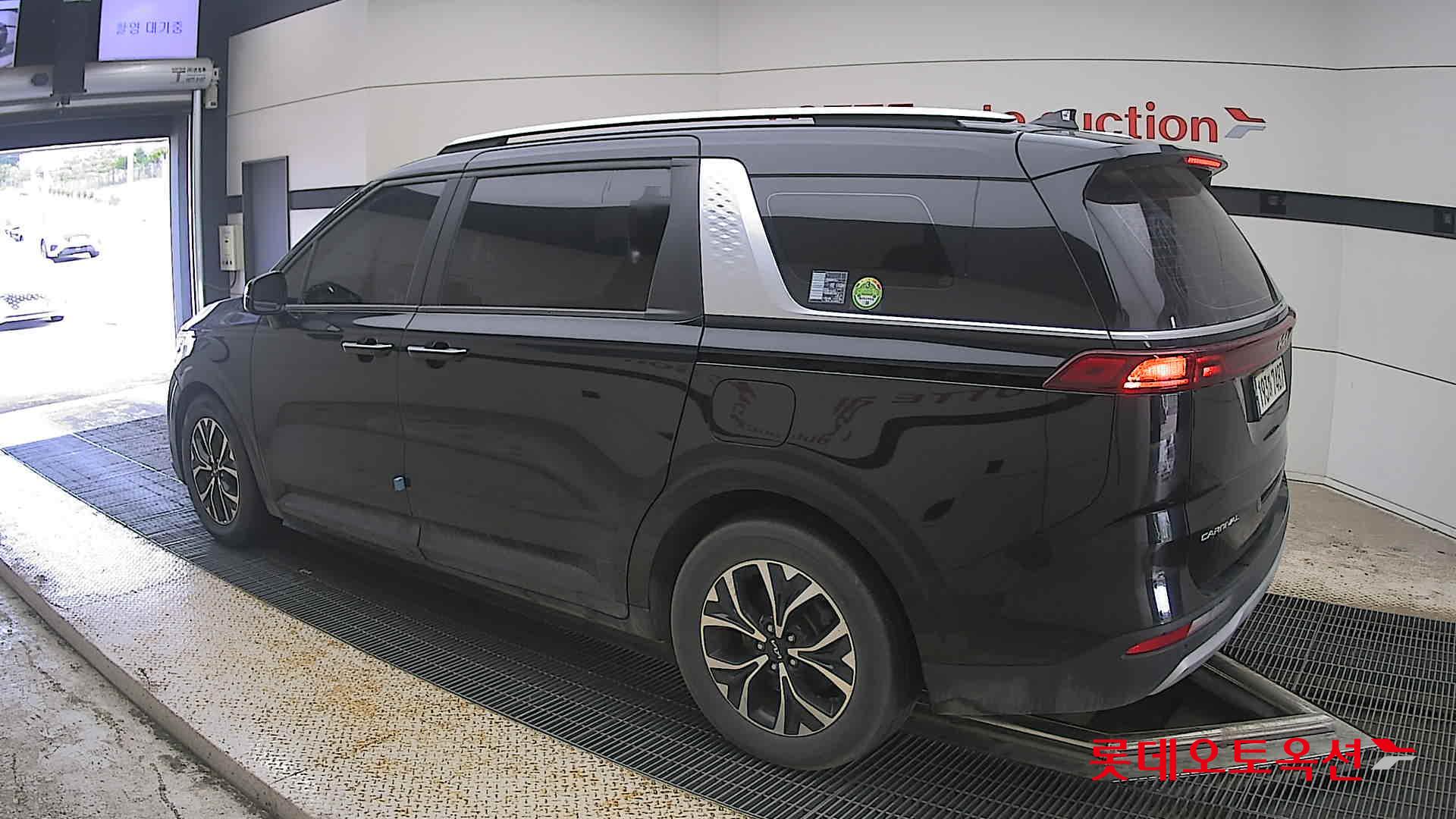 2022 - kia carnival