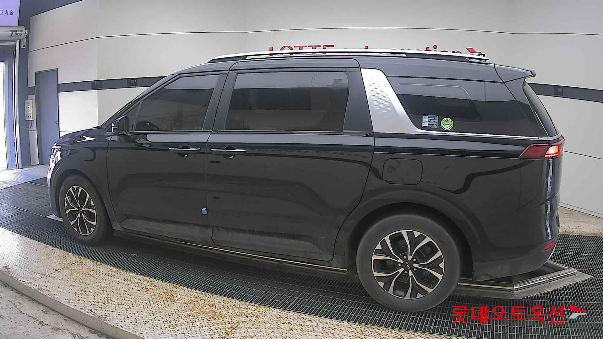 2022 - kia carnival