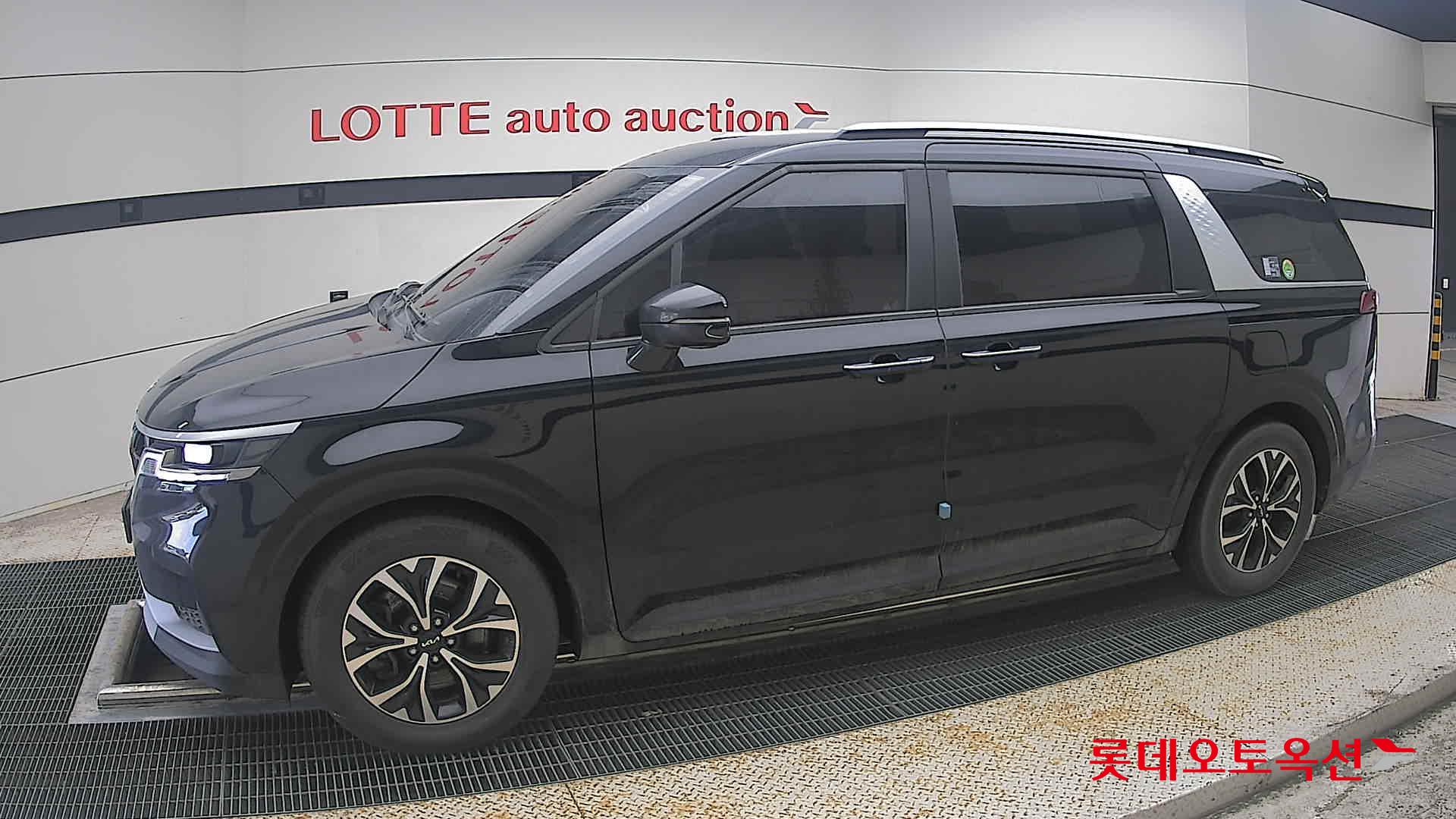 2022 - kia carnival