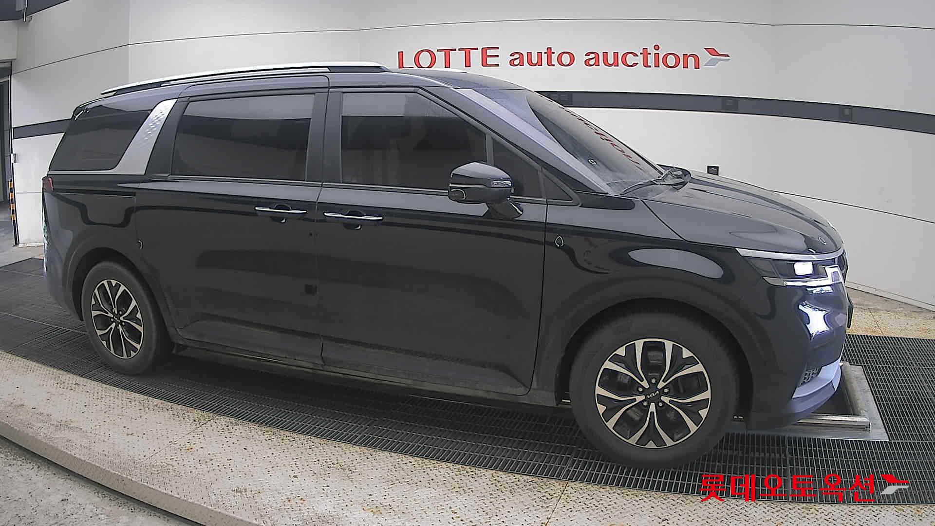 2022 - kia carnival