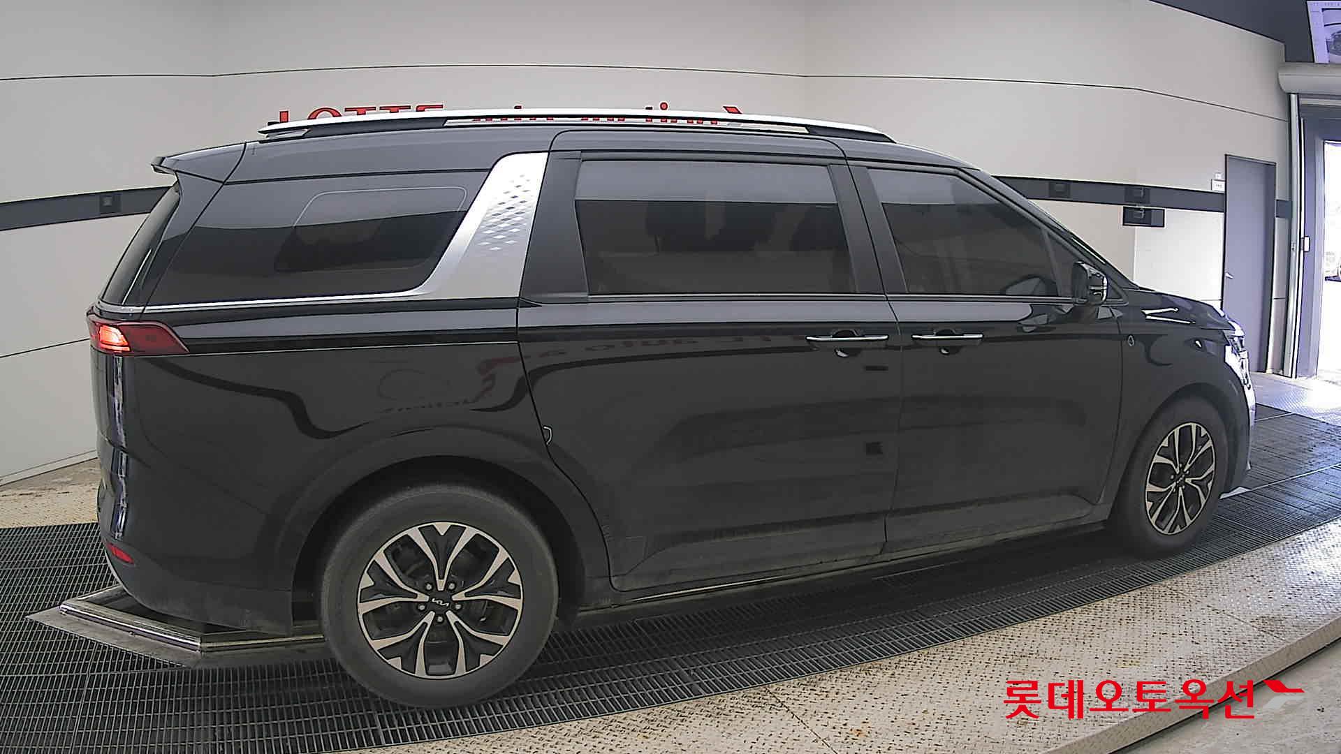 2022 - kia carnival