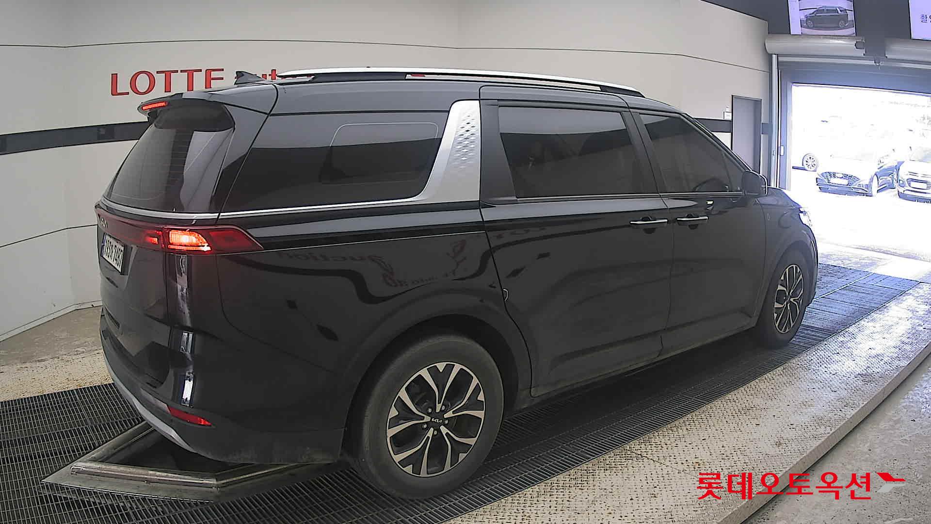 2022 - kia carnival