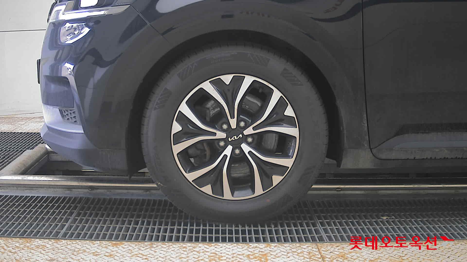 2022 - kia carnival