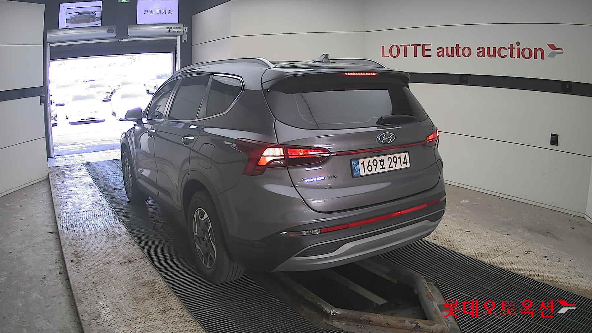 Hyundai Santa Fe 2022 - Image 16