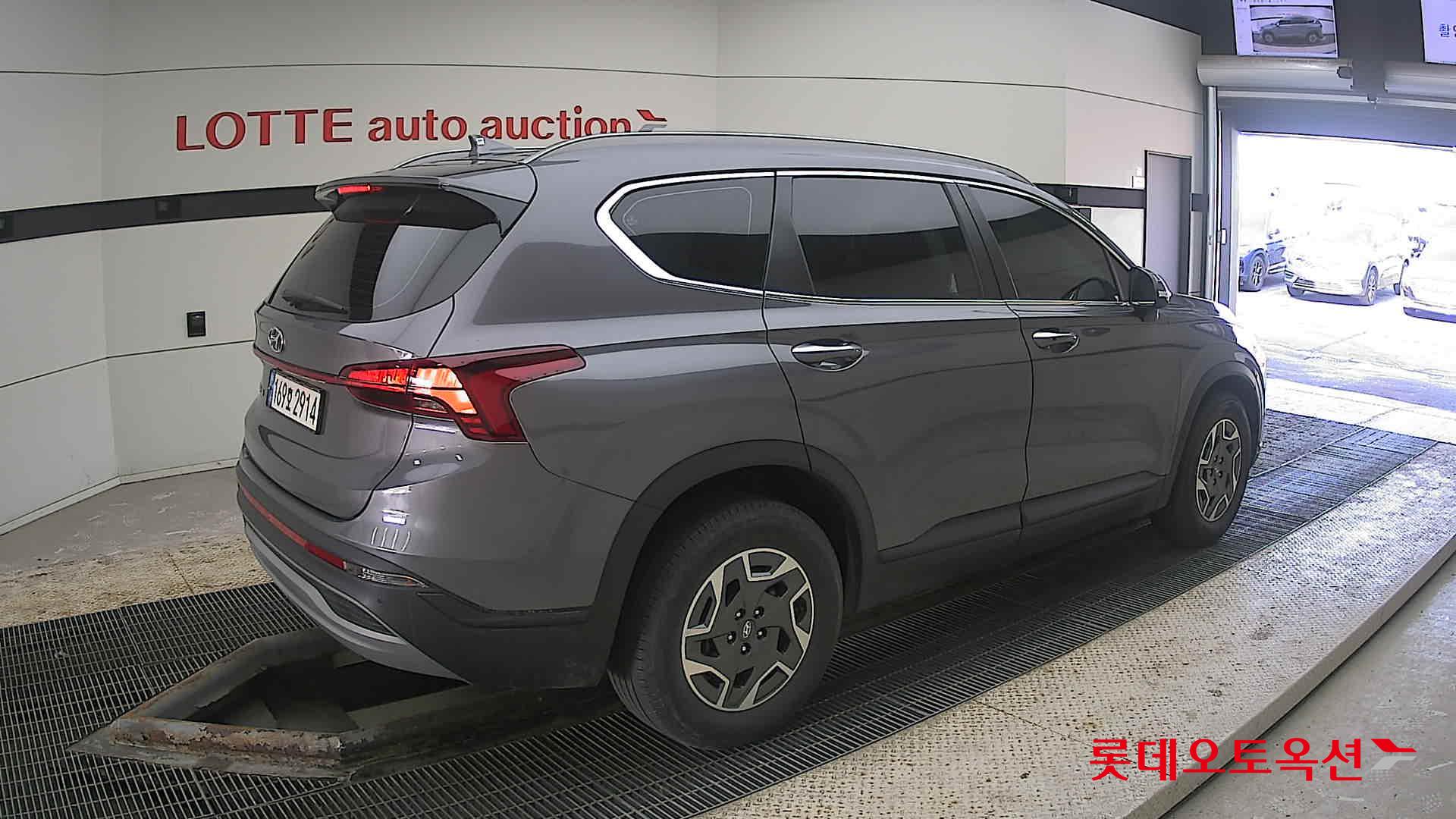 Hyundai Santa Fe 2022 - Image 19
