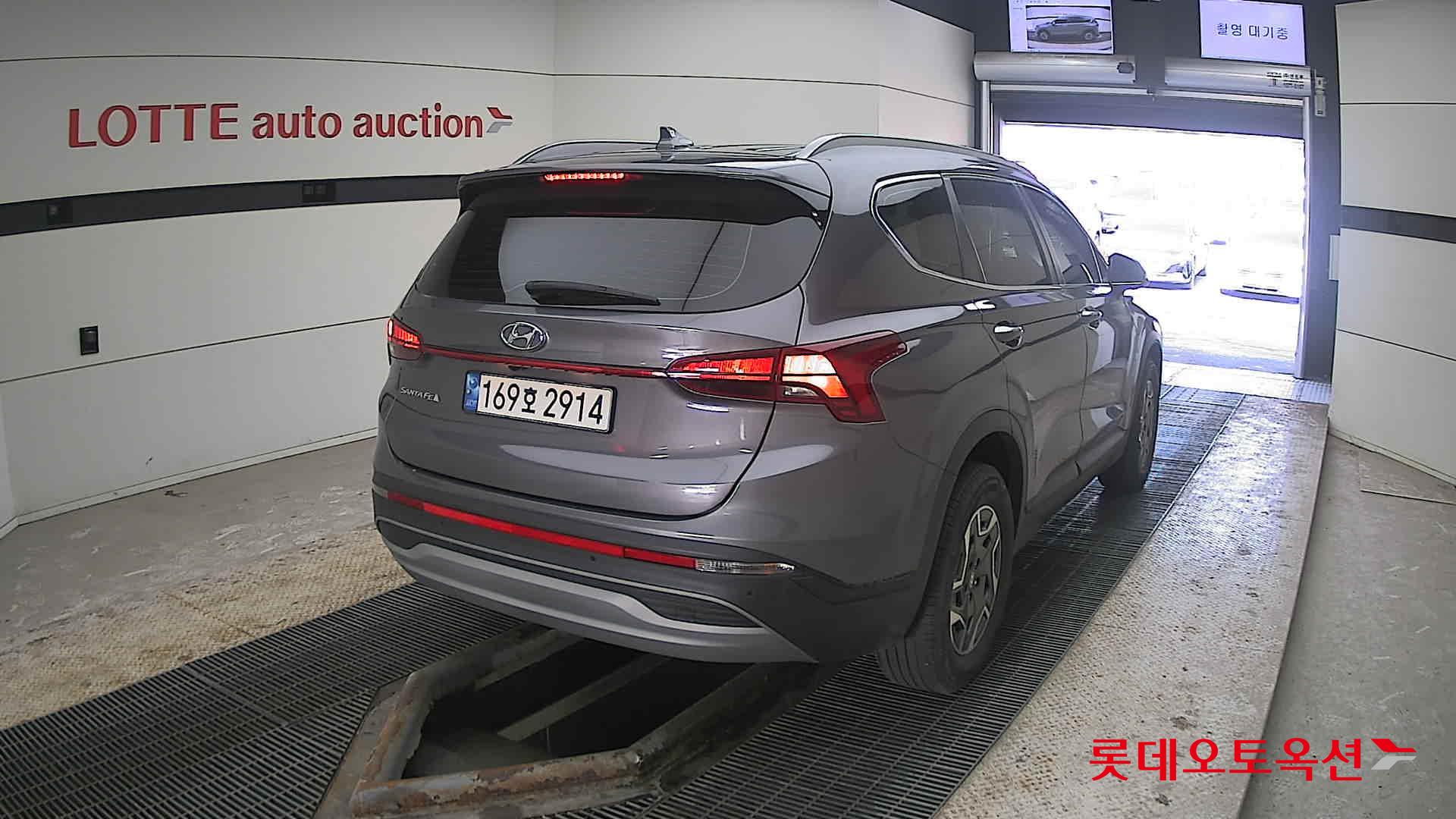 Hyundai Santa Fe 2022 - Image 18