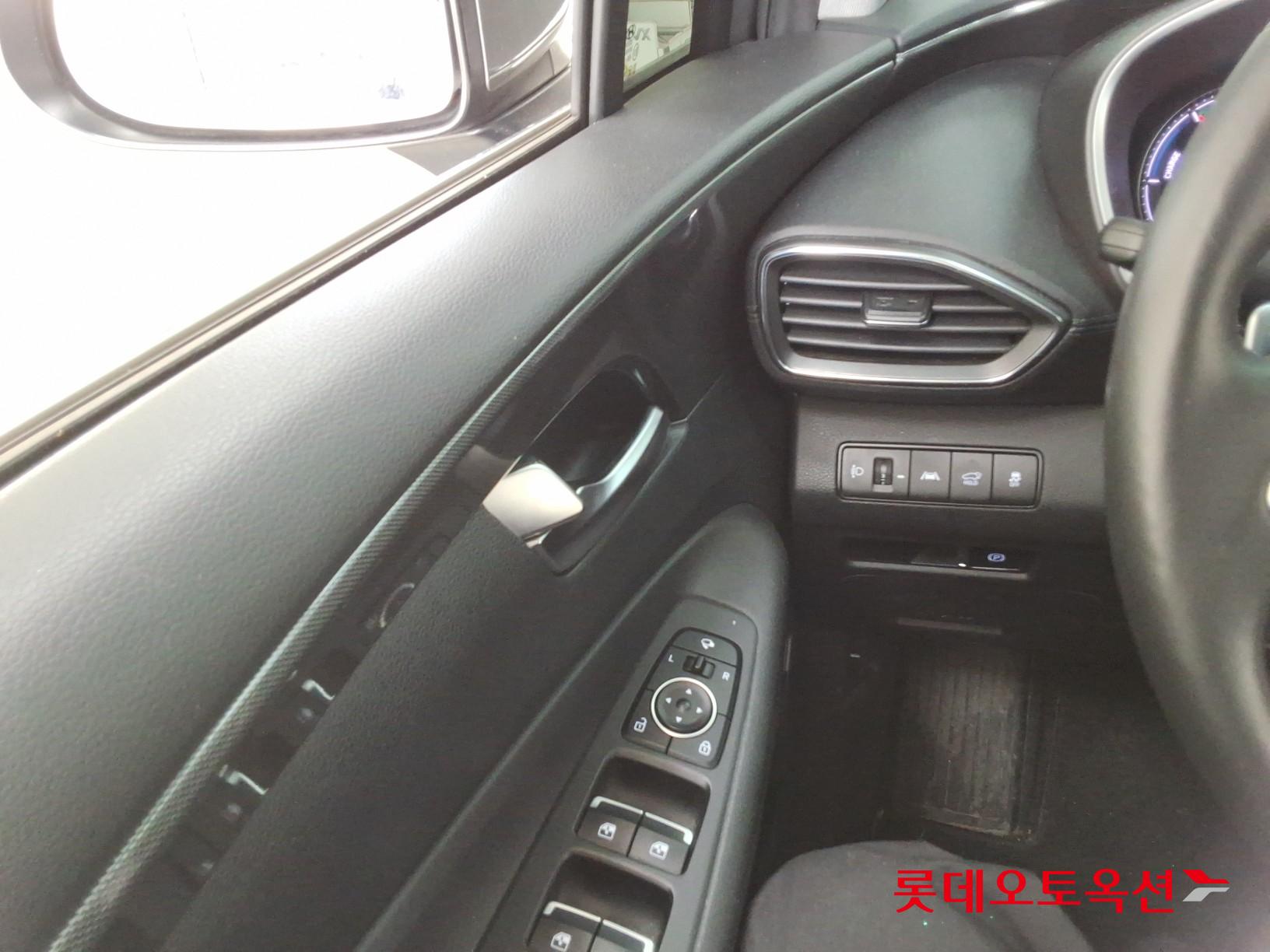 Hyundai Santa Fe 2022 - Image 29