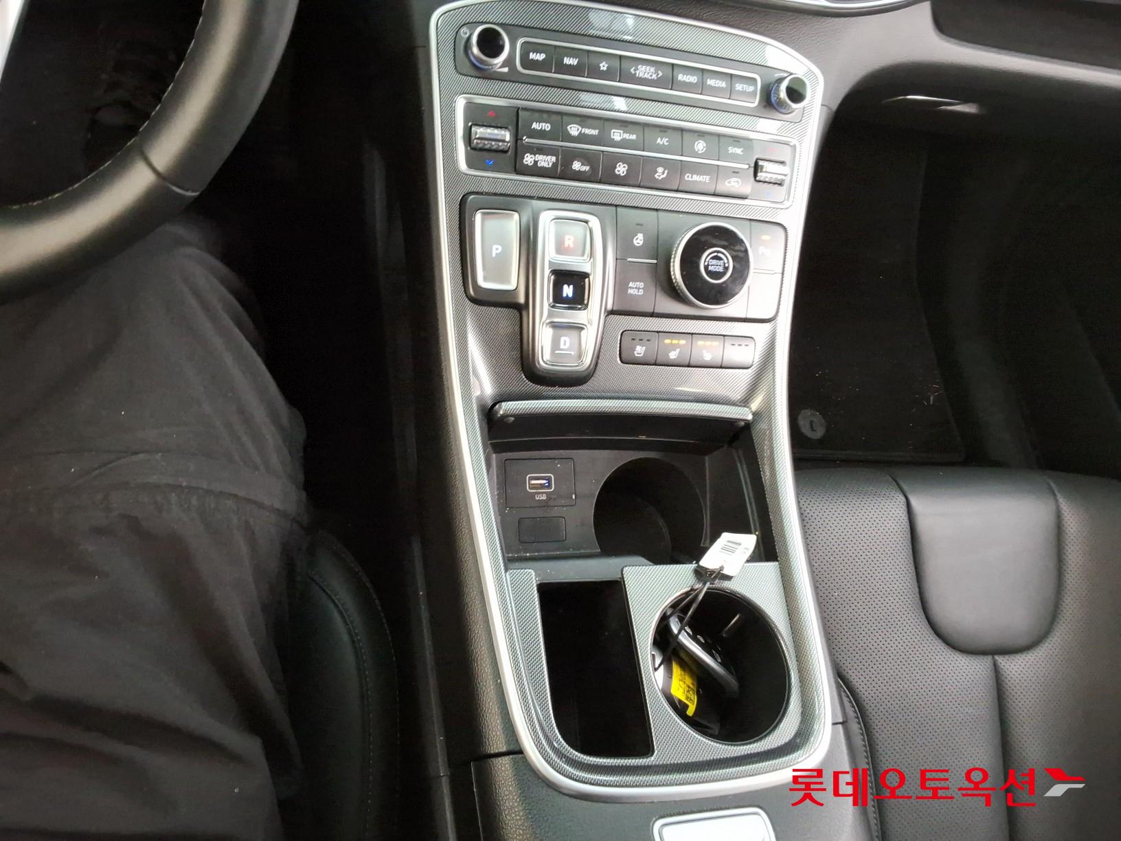 Hyundai Santa Fe 2022 - Image 32