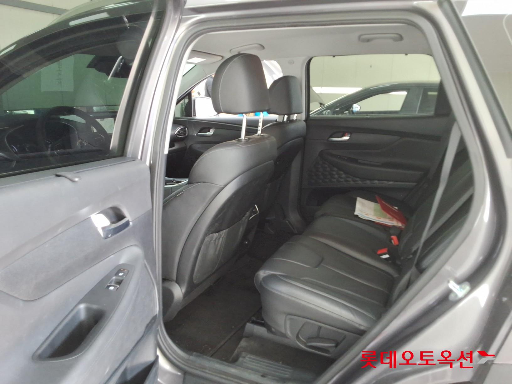 Hyundai Santa Fe 2022 - Image 36