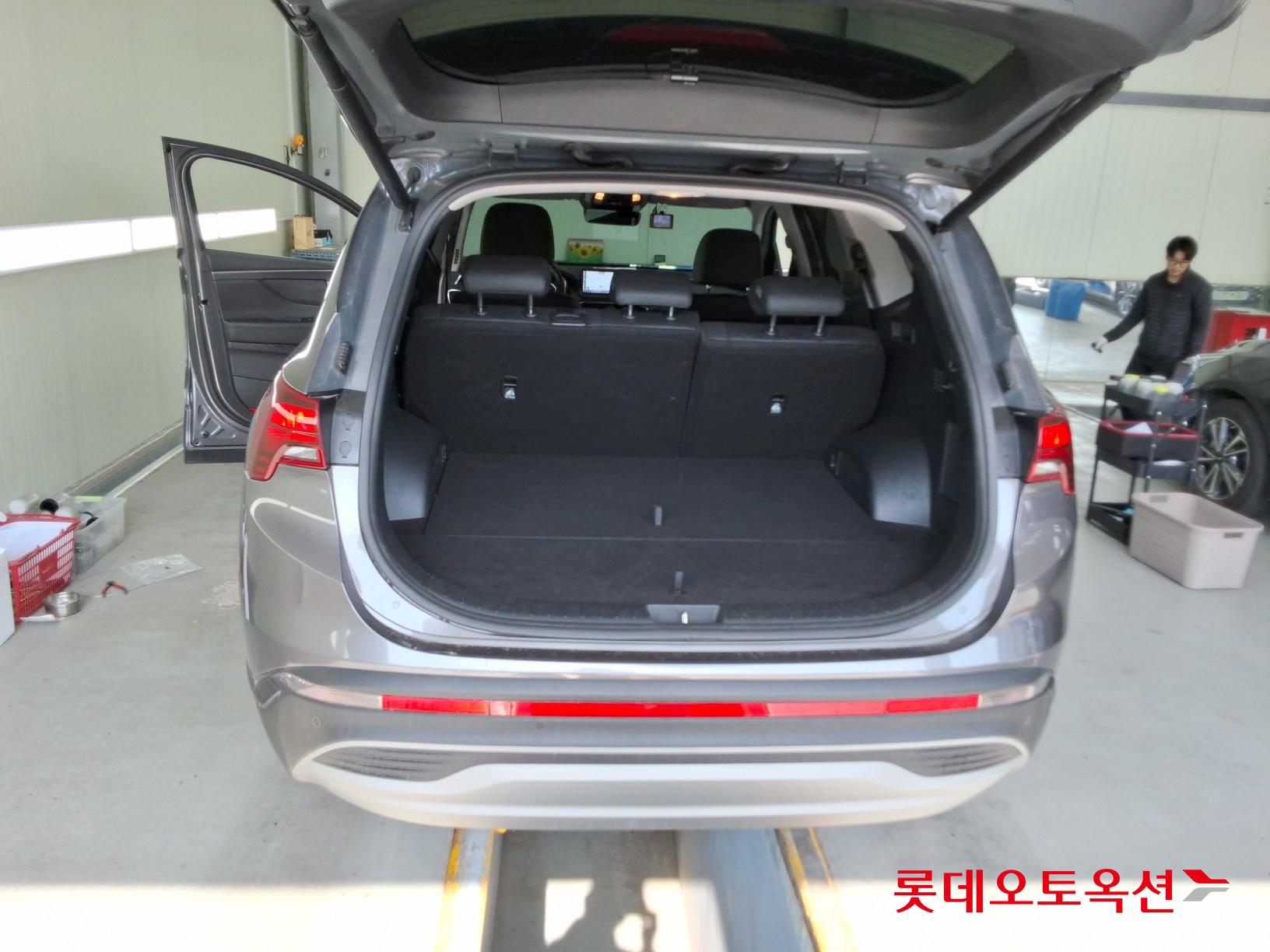 Hyundai Santa Fe 2022 - Image 9