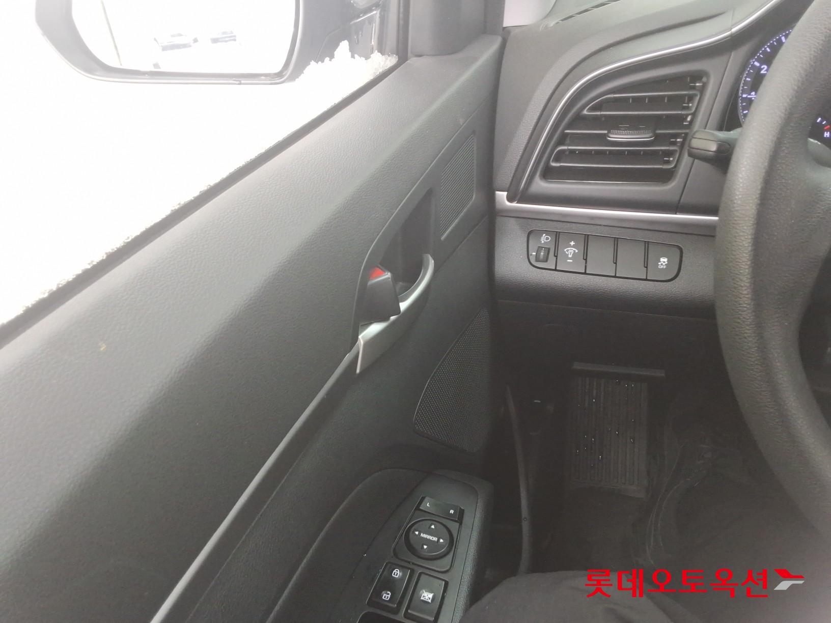 Hyundai Elantra 2020 - Image 29