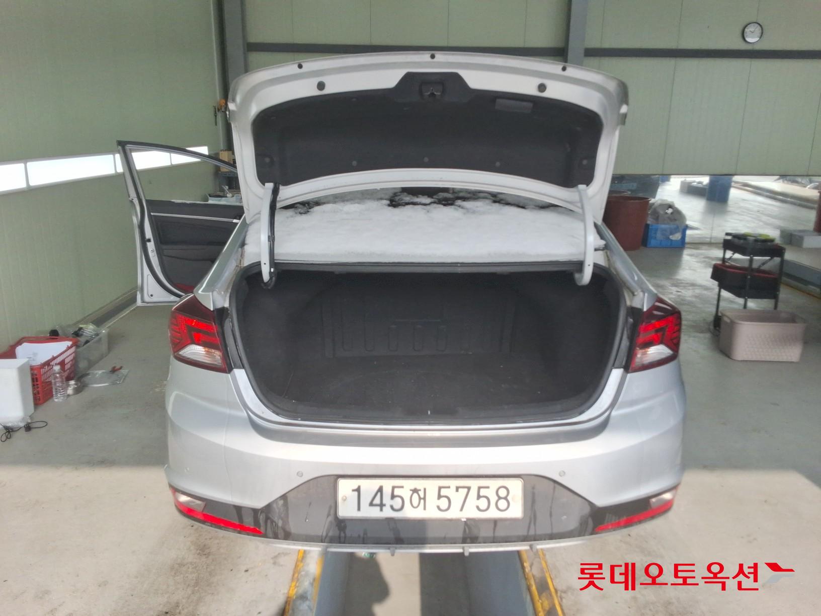Hyundai Elantra 2020 - Image 9