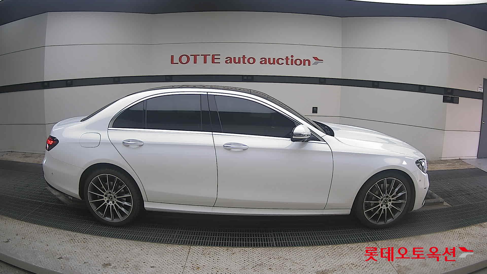 2022 - Mercedes-Benz E350