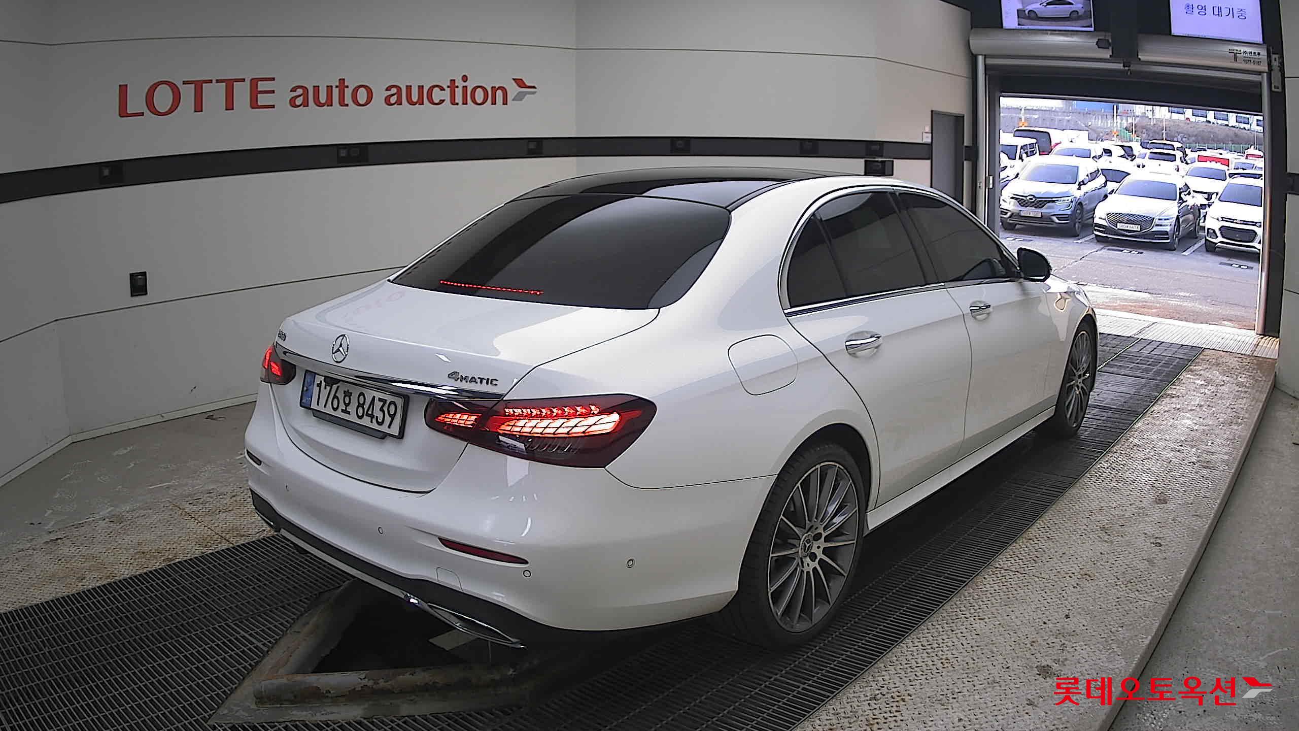 2022 - Mercedes-Benz E350