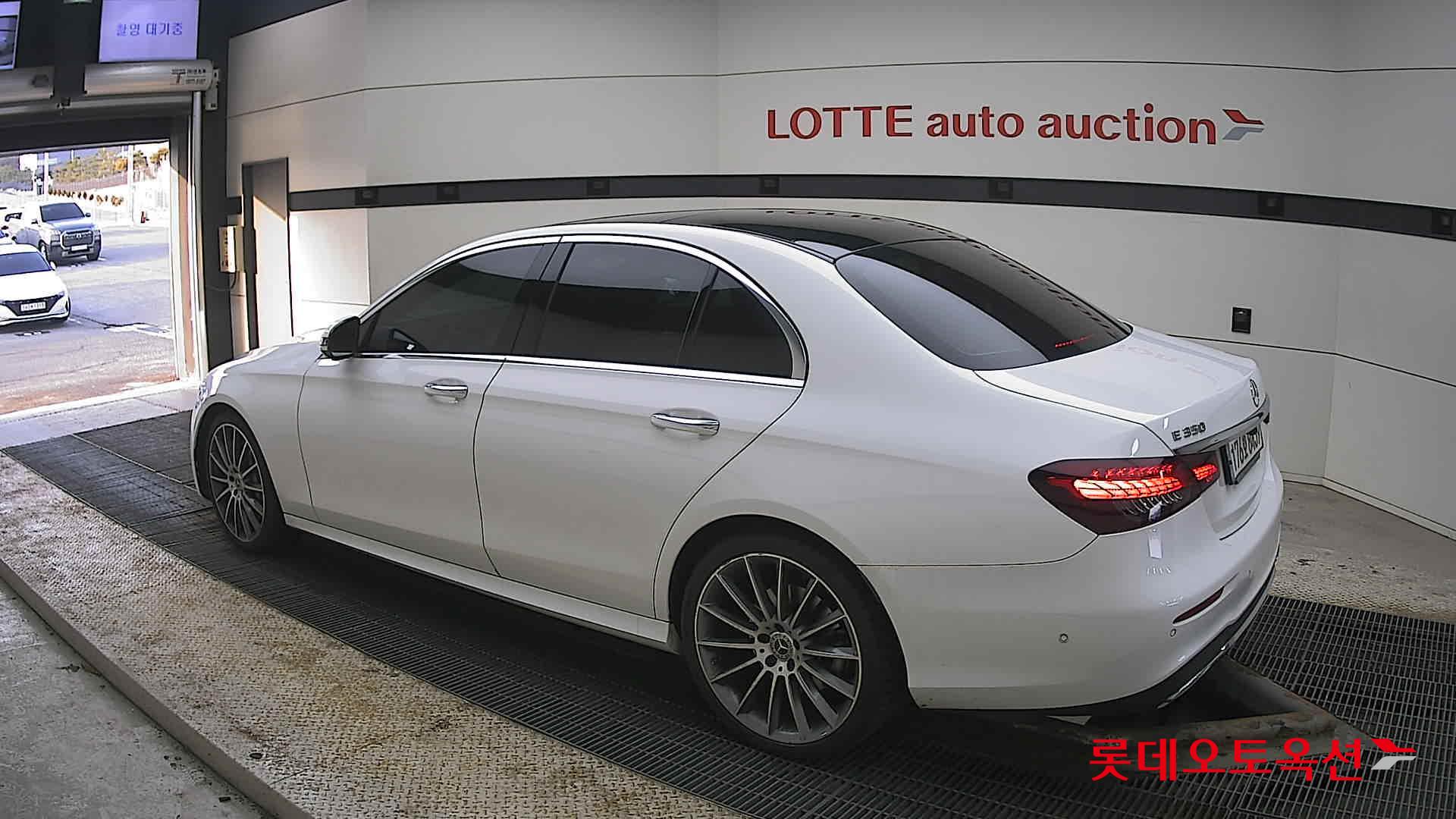 2022 - Mercedes-Benz E350