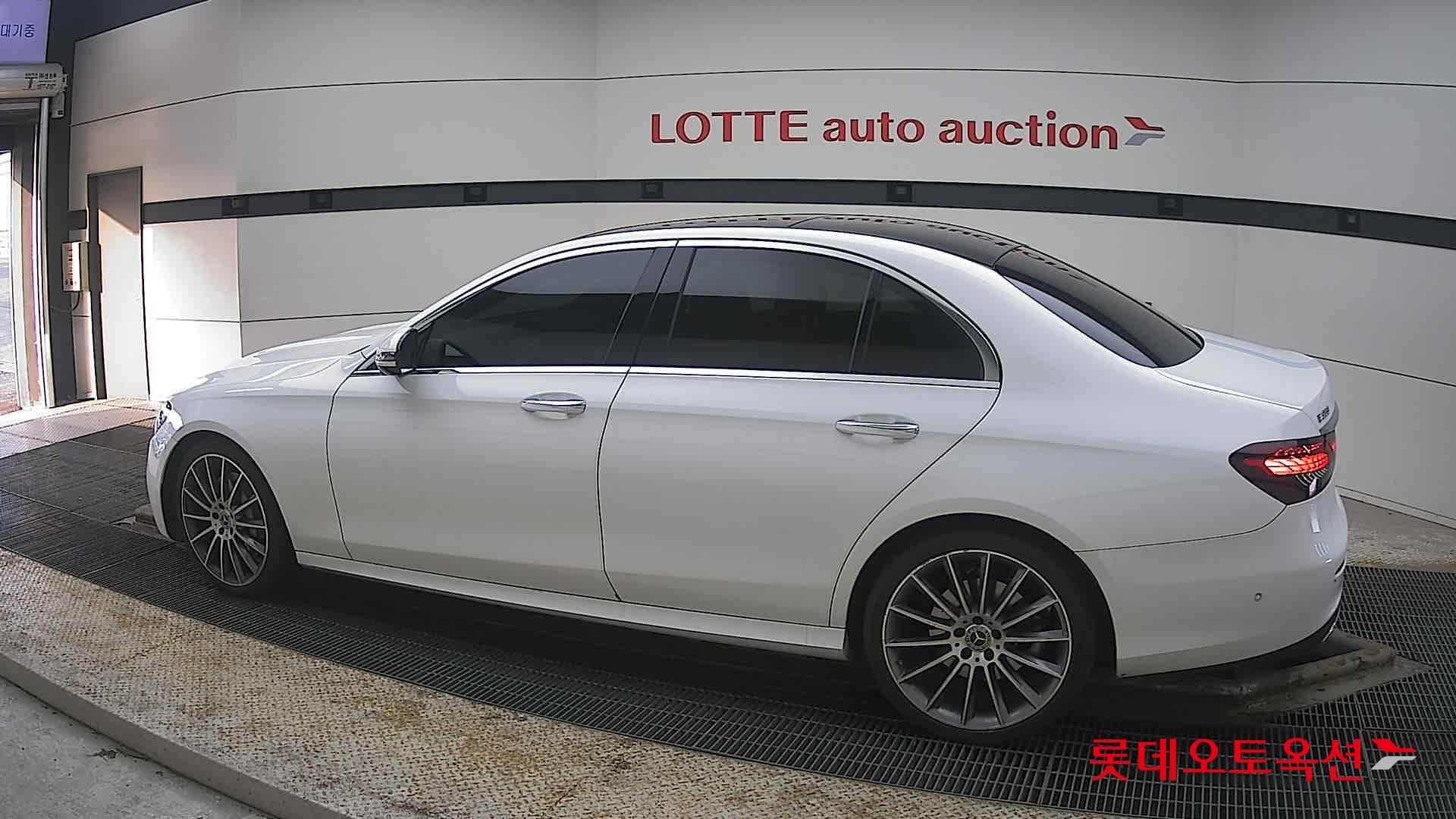 2022 - Mercedes-Benz E350