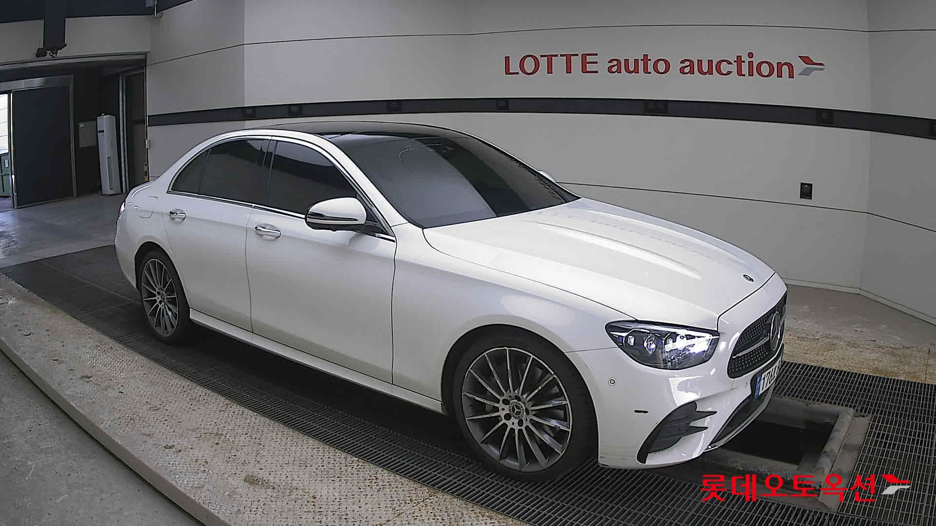 2022 - Mercedes-Benz E350