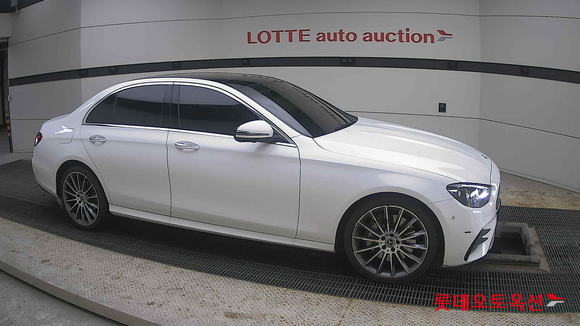 2022 - Mercedes-Benz E350